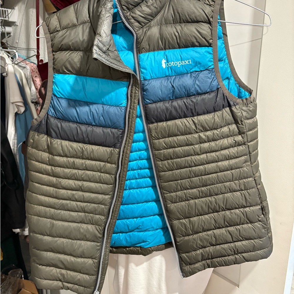 Cotopaxi women’s Vest - Teal and Olive